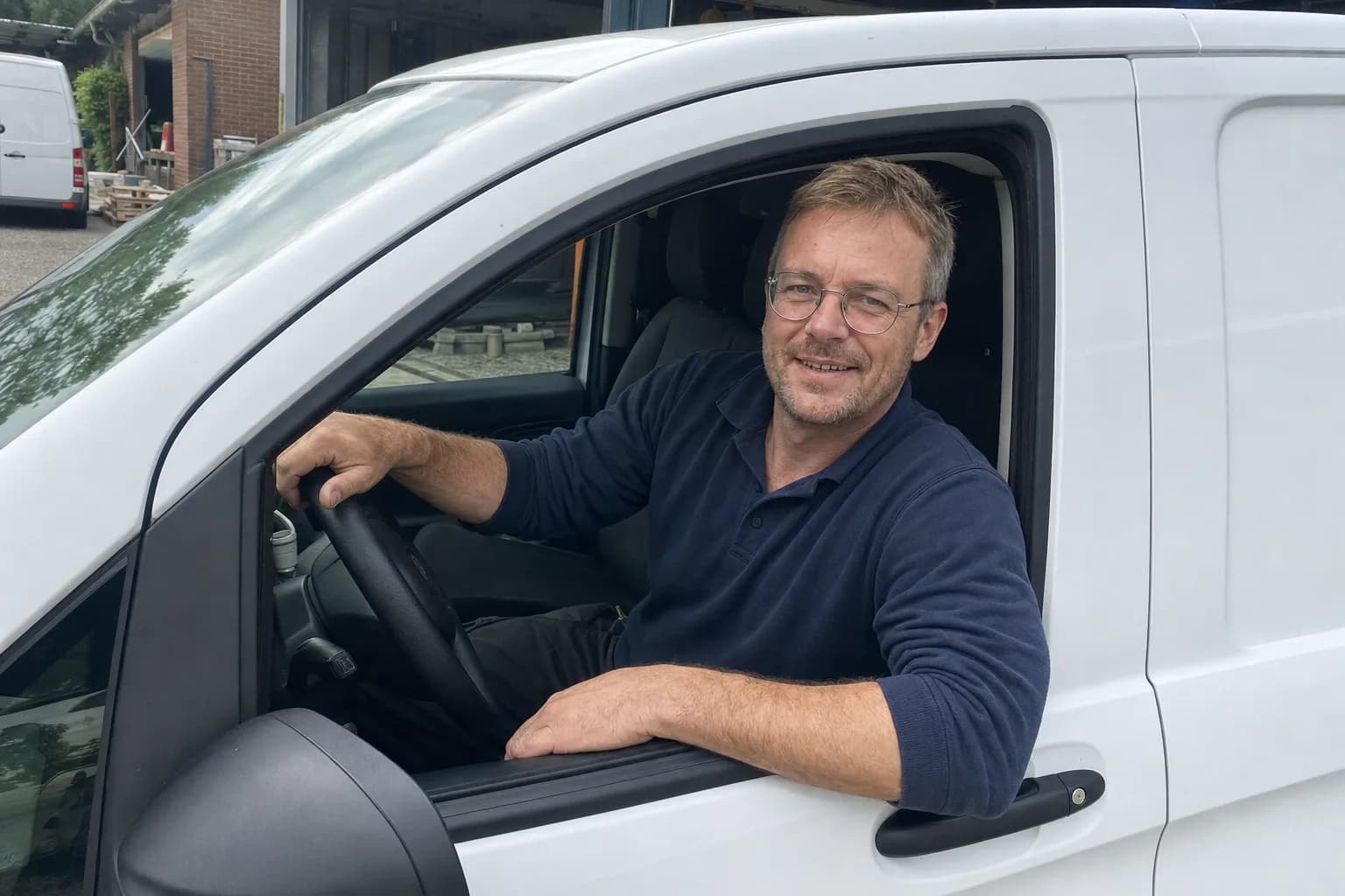 Team von Rohrreinigung Vogel vor dem Servicefahrzeug